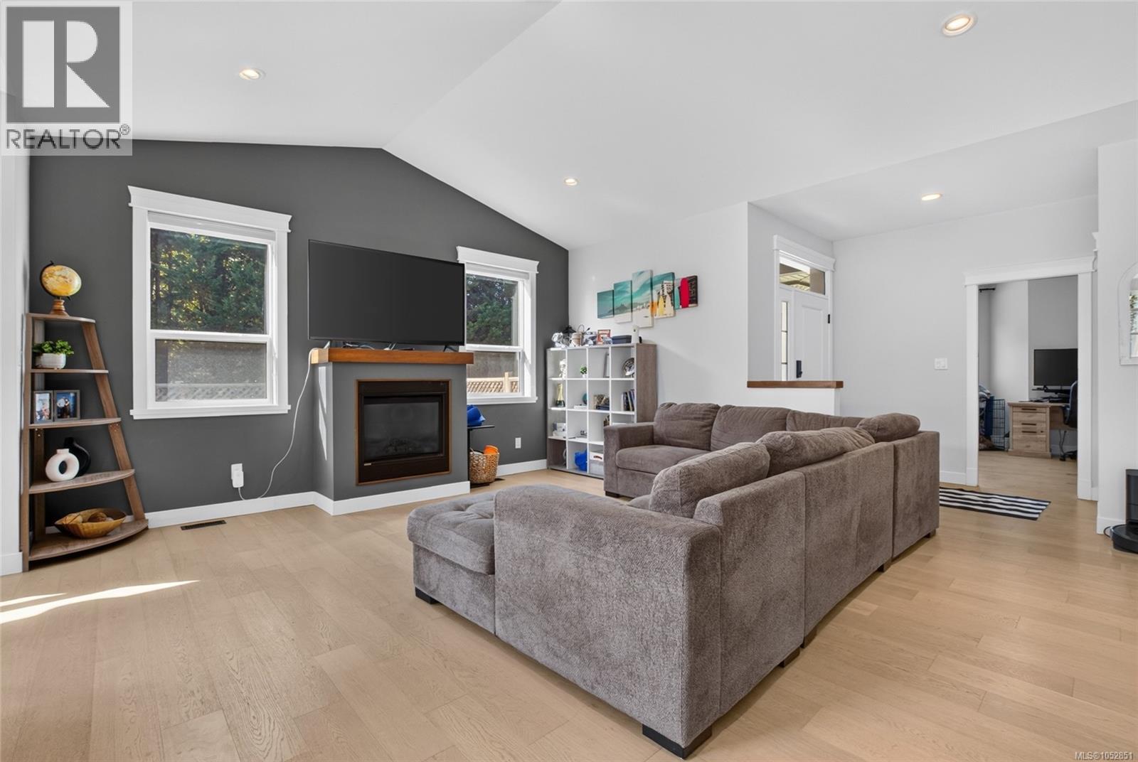 #37 3205 Gibbins Rd - 8