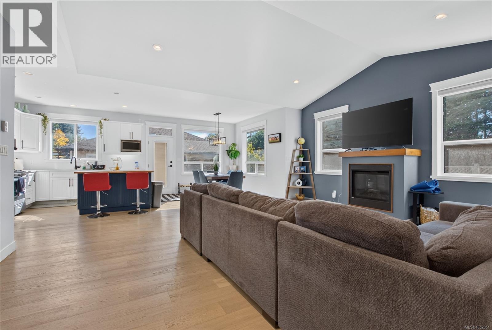#37 3205 Gibbins Rd - 9