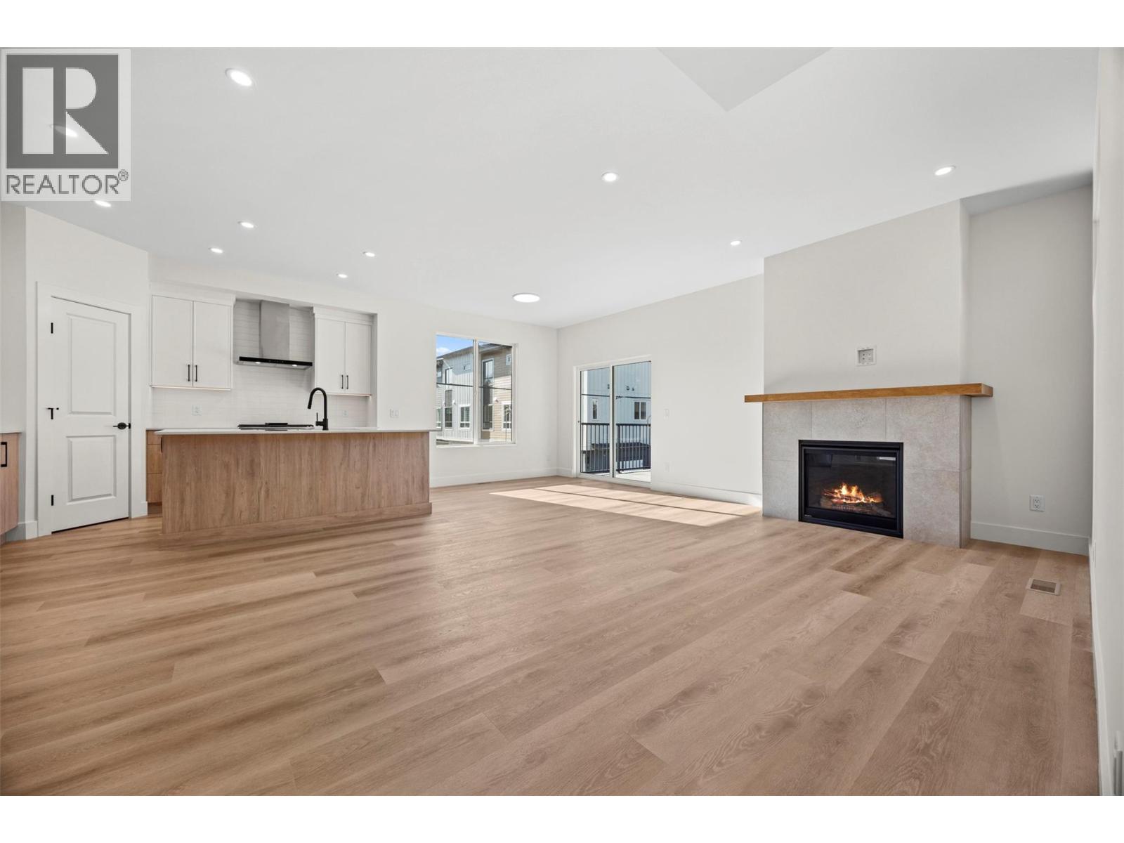 #5 773 Kinnear Avenue - 5