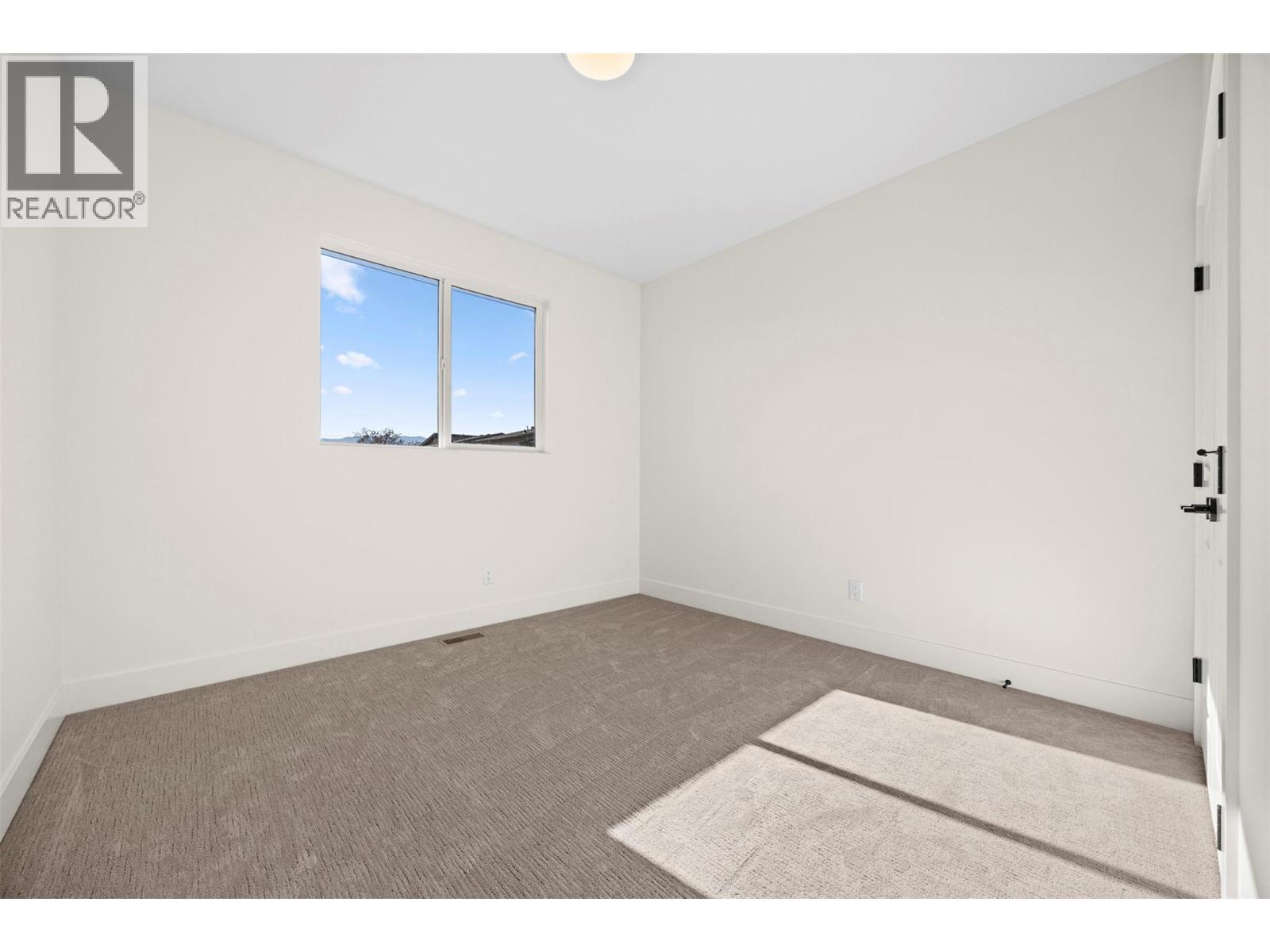 #5 773 Kinnear Avenue - 25