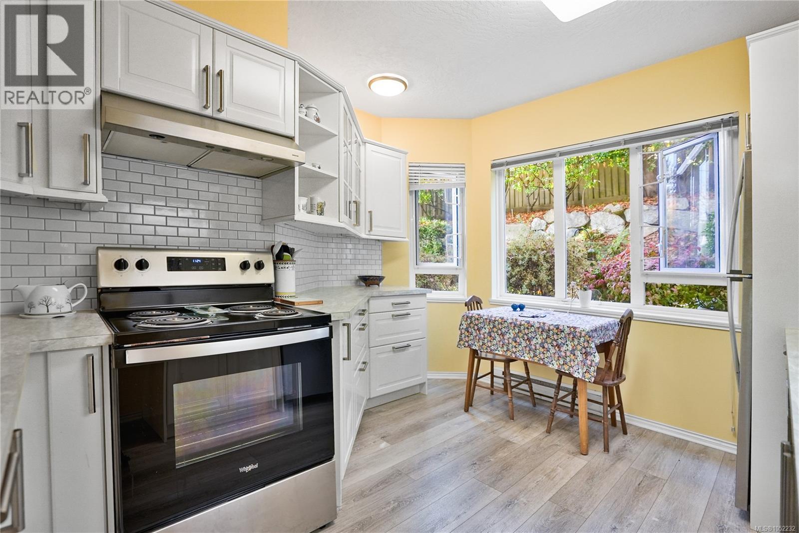 108 1521 Church Avenue, Saanich