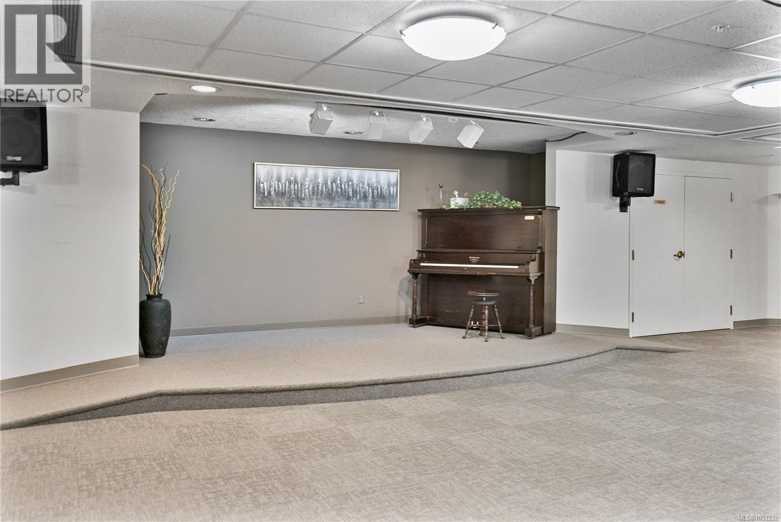 108 1521 Church Avenue, Saanich