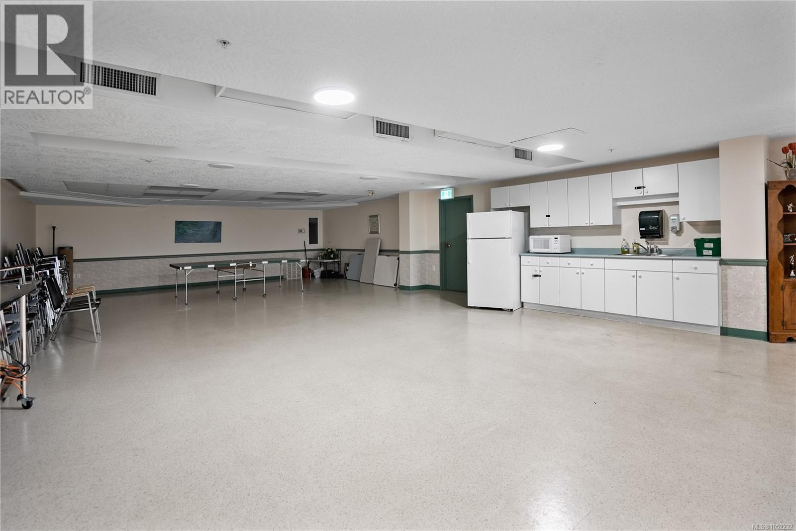 108 1521 Church Avenue, Saanich