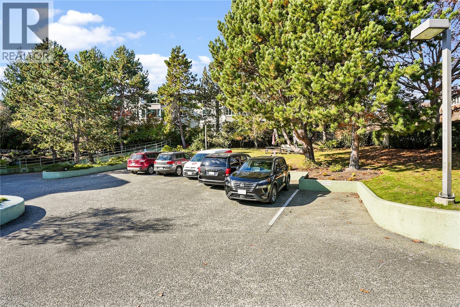 108 1521 Church Avenue, Saanich