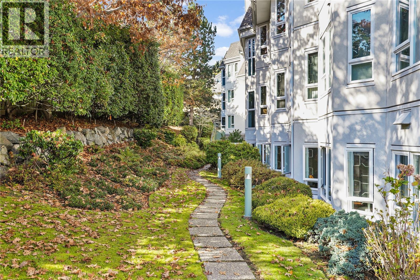108 1521 Church Avenue, Saanich