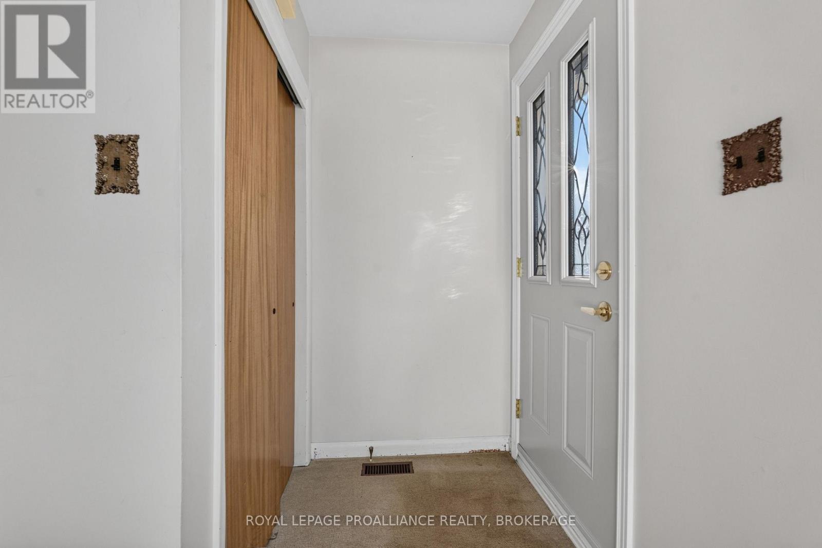 1416 Woodfield photo 4