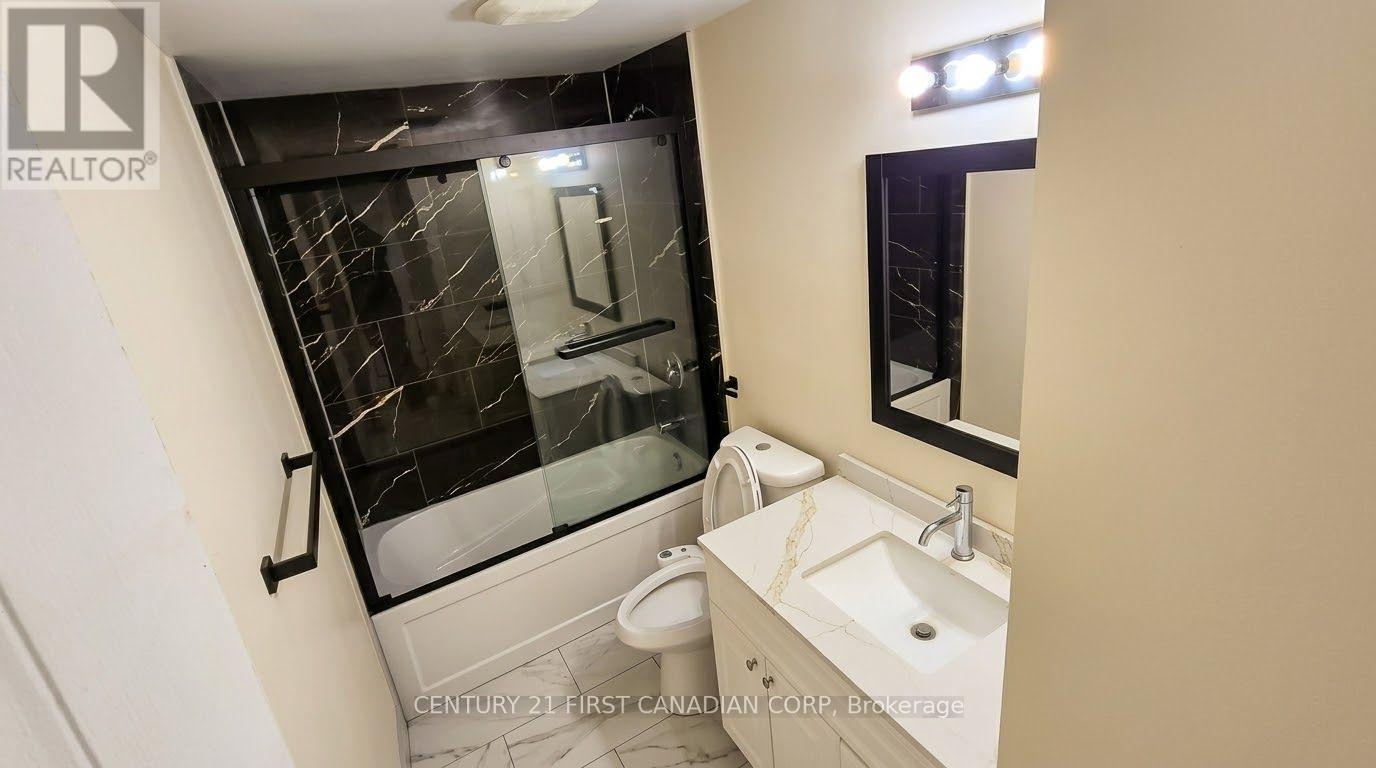 1247 Huron Unit 47 photo 2