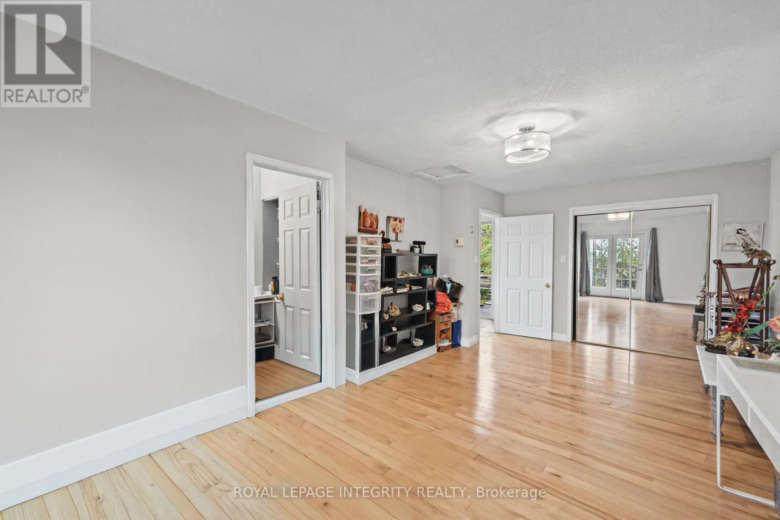 1587 LILAC LANE - 19