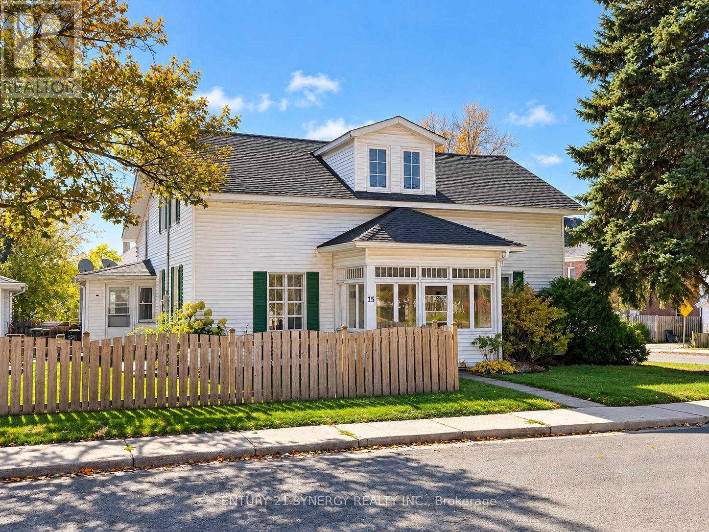 15 Strathcona