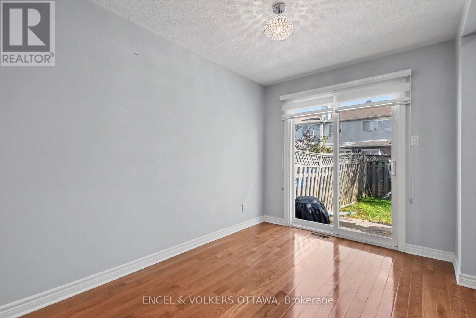 Commercial Properties for Sale in Ottawa – 29 WOODBURY CRESCENT – By Peter Sagos - Image 14