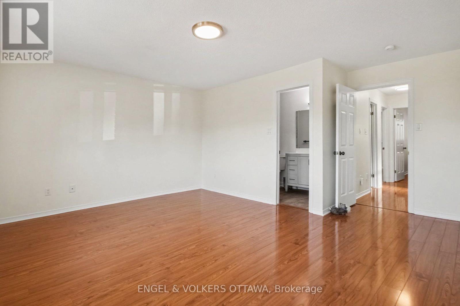 Commercial Properties for Sale in Ottawa – 29 WOODBURY CRESCENT – By Peter Sagos - Image 17