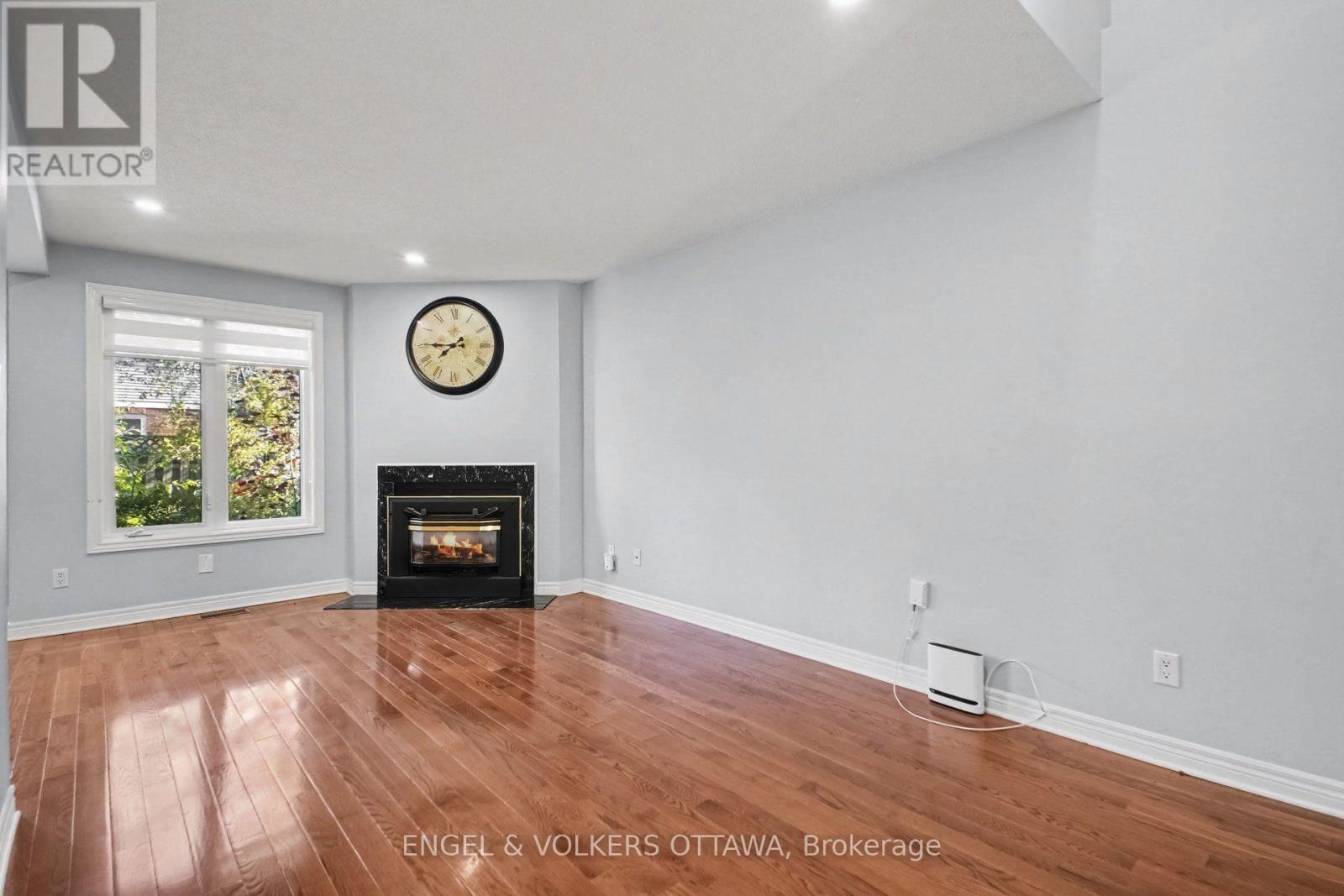 Commercial Properties for Sale in Ottawa – 29 WOODBURY CRESCENT – By Peter Sagos - Image 7