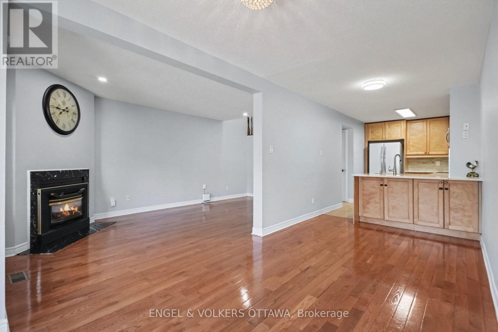 Commercial Properties for Sale in Ottawa – 29 WOODBURY CRESCENT – By Peter Sagos - Image 8