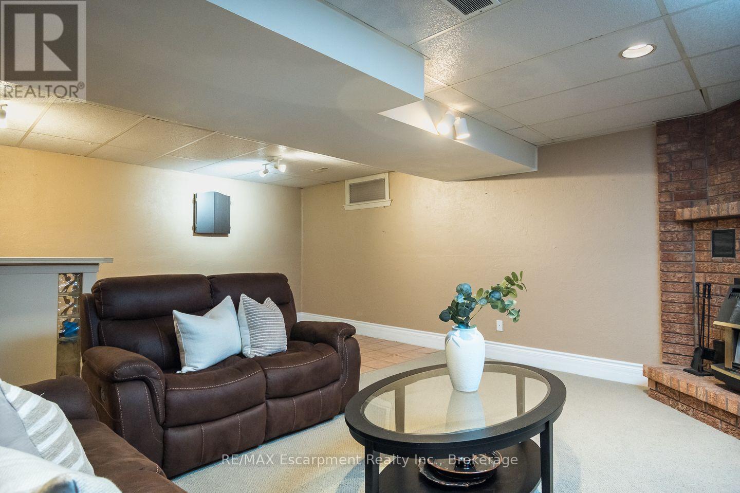 45 NISKA DRIVE - 23