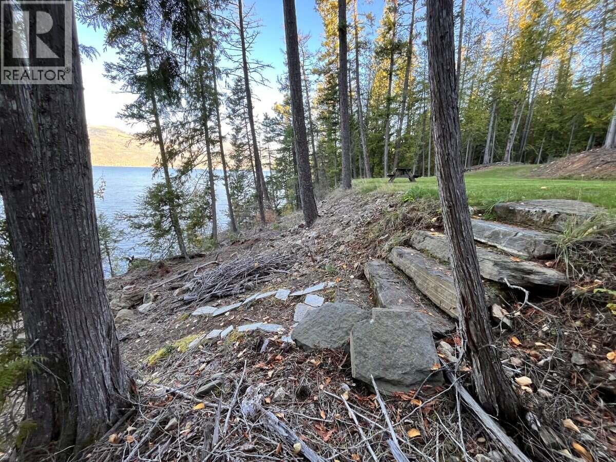 1087 Riondel Road - 14