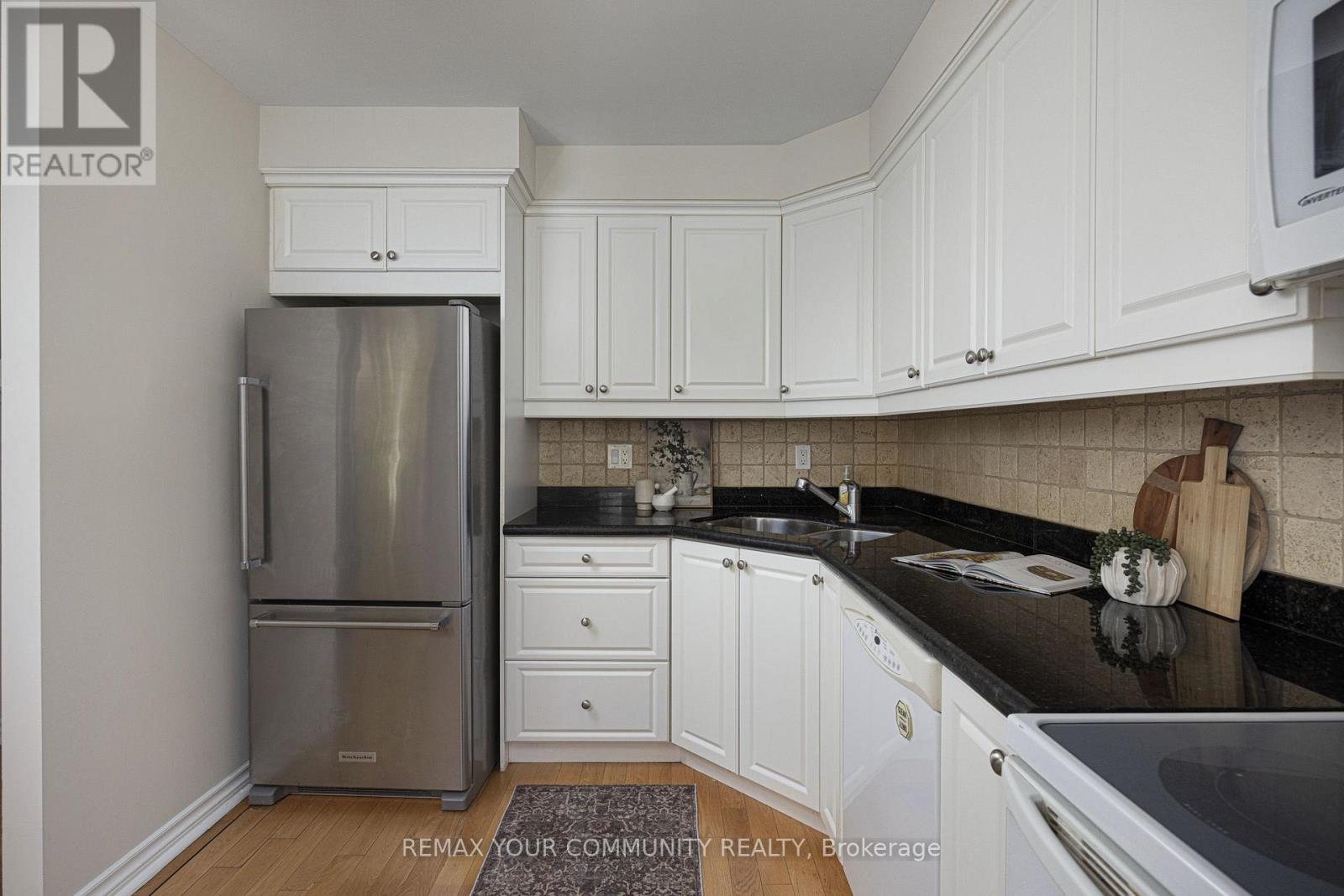 17 Portneuf Court, Toronto, ON photo 14