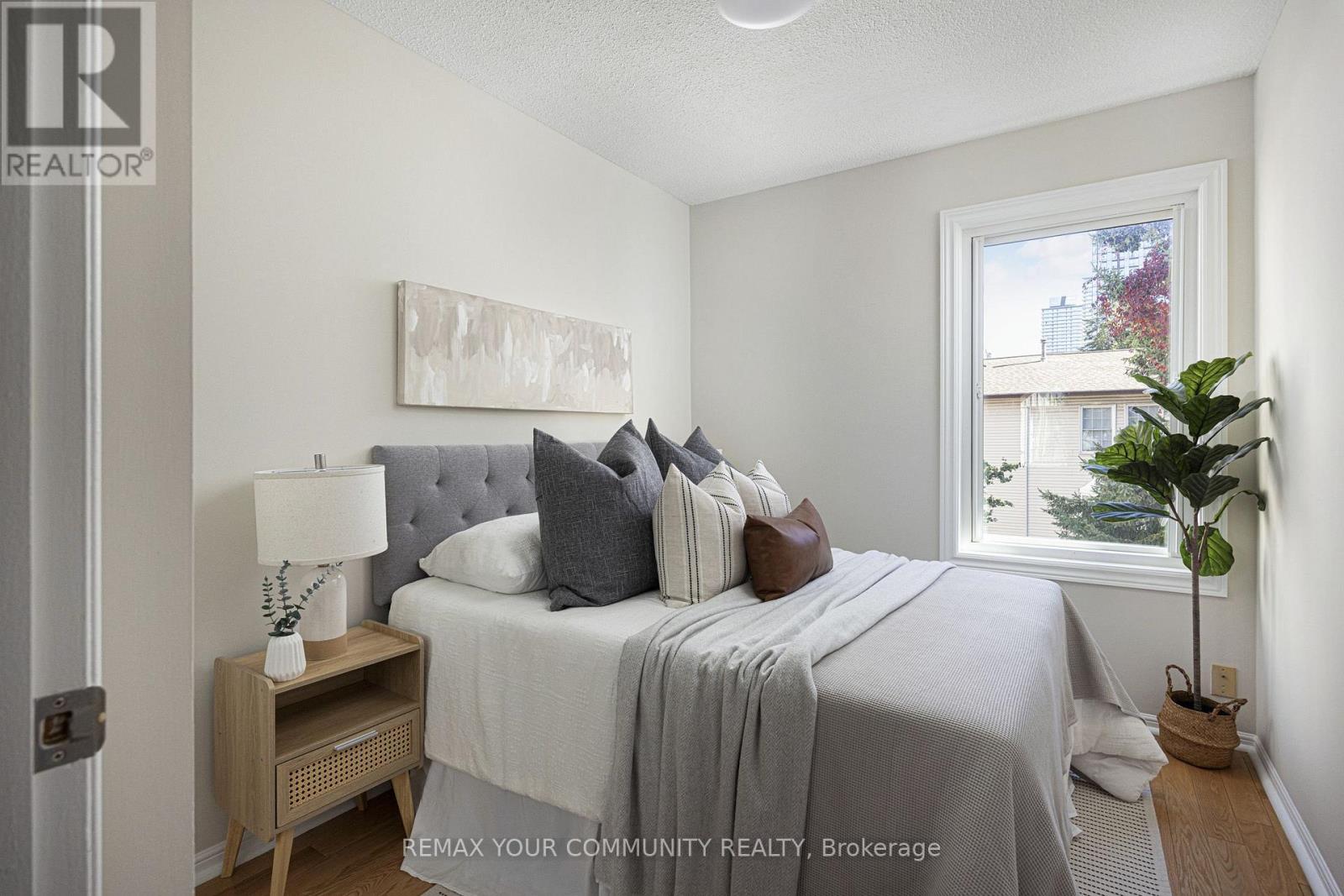 17 Portneuf Court, Toronto, ON photo 22