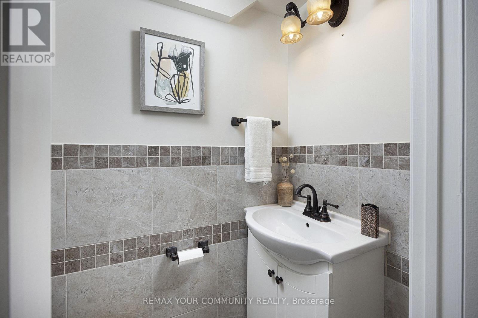 17 Portneuf Court, Toronto, ON photo 32
