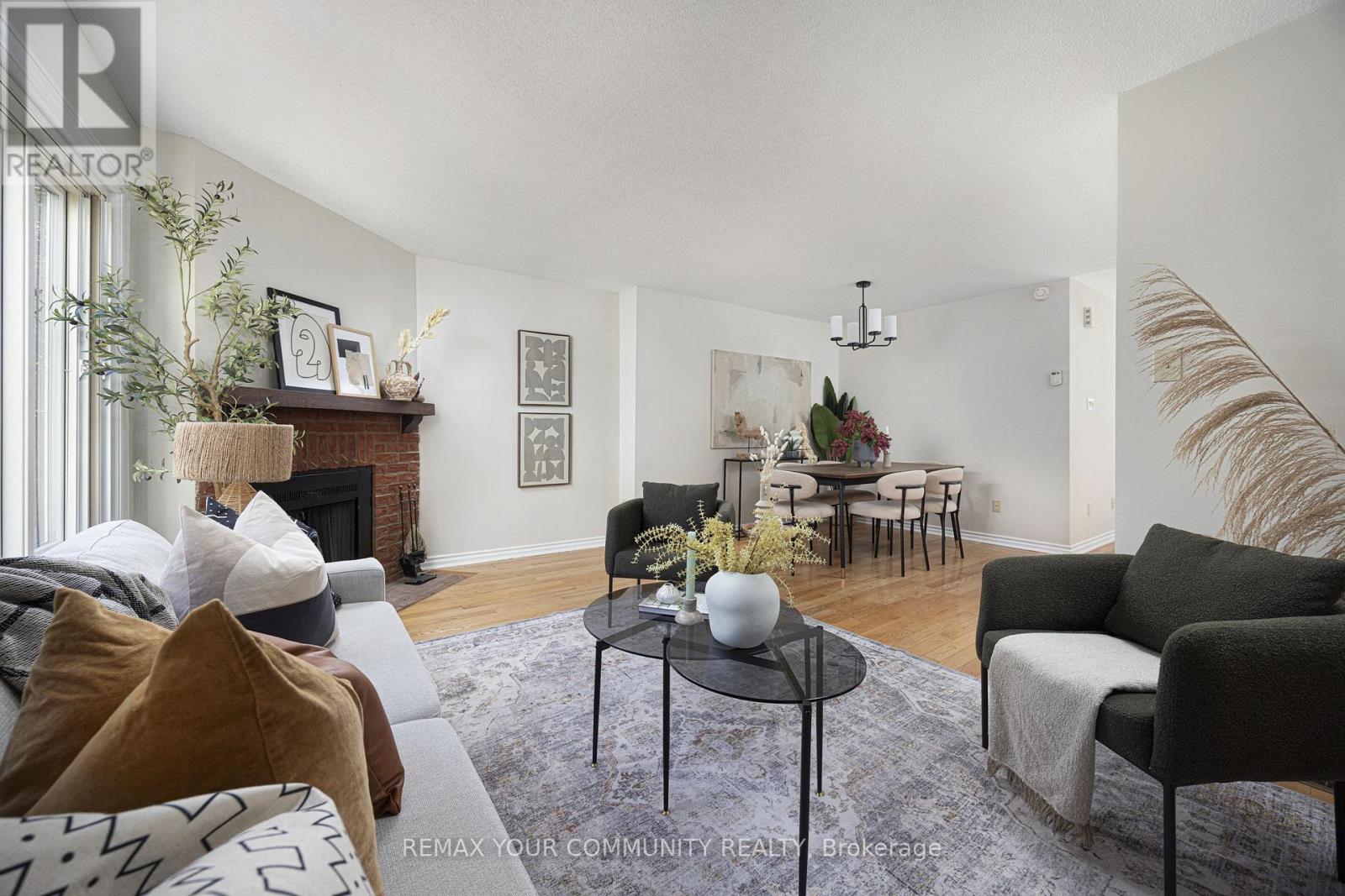 17 Portneuf Court, Toronto, ON photo 4