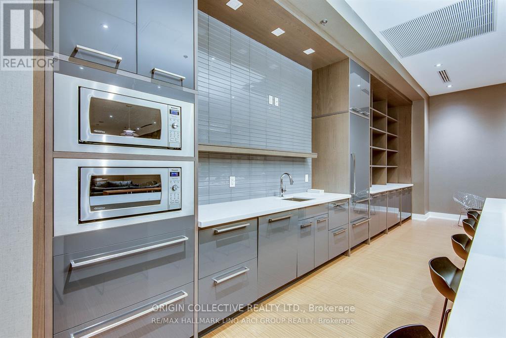 405- 111 St Clair Avenue West, Toronto, ON photo 27