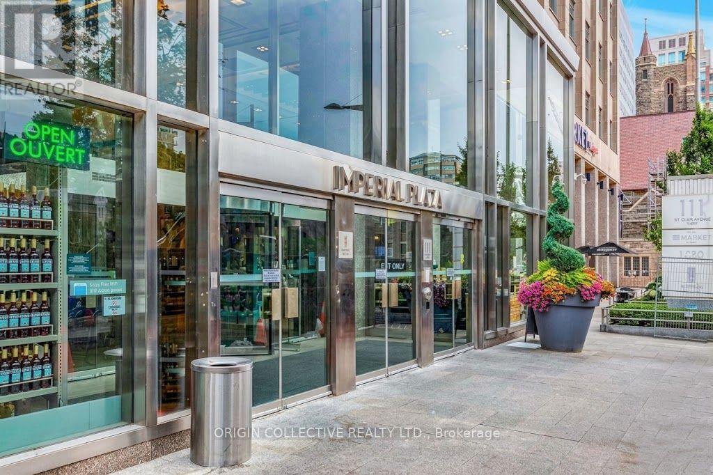 405- 111 St Clair Avenue West, Toronto, ON photo 3