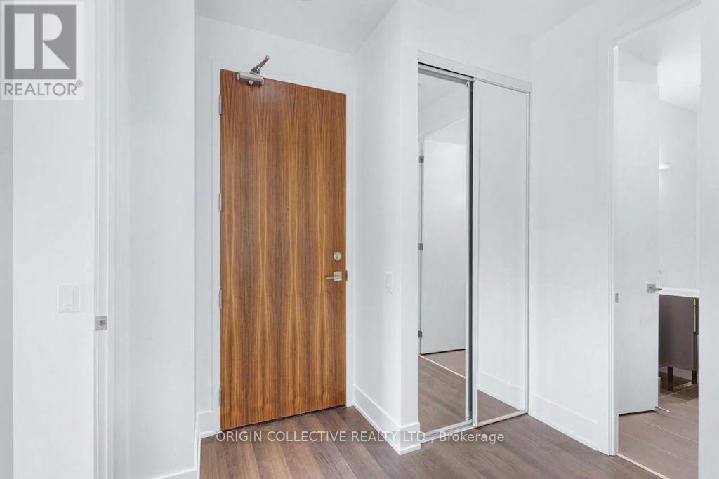 405- 111 St Clair Avenue West, Toronto, ON photo 5