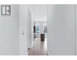 Bedroom - 405 - 111 St Clair Avenue W, Toronto, ON M4V1N5 Photo 6