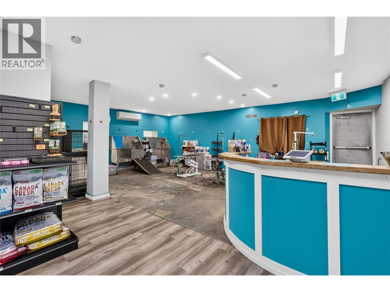  595 Carmi Avenue, Penticton - Image 1