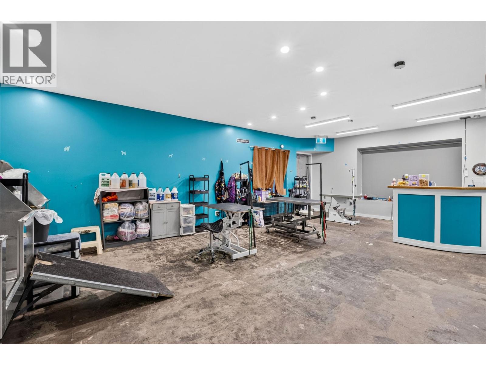  595 Carmi Avenue, Penticton - Image 1
