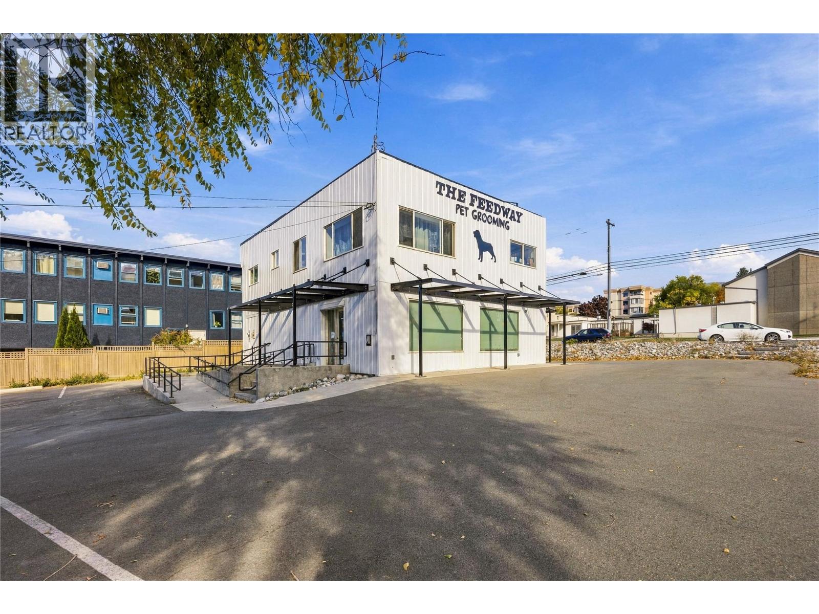  595 Carmi Avenue, Penticton - Image 1