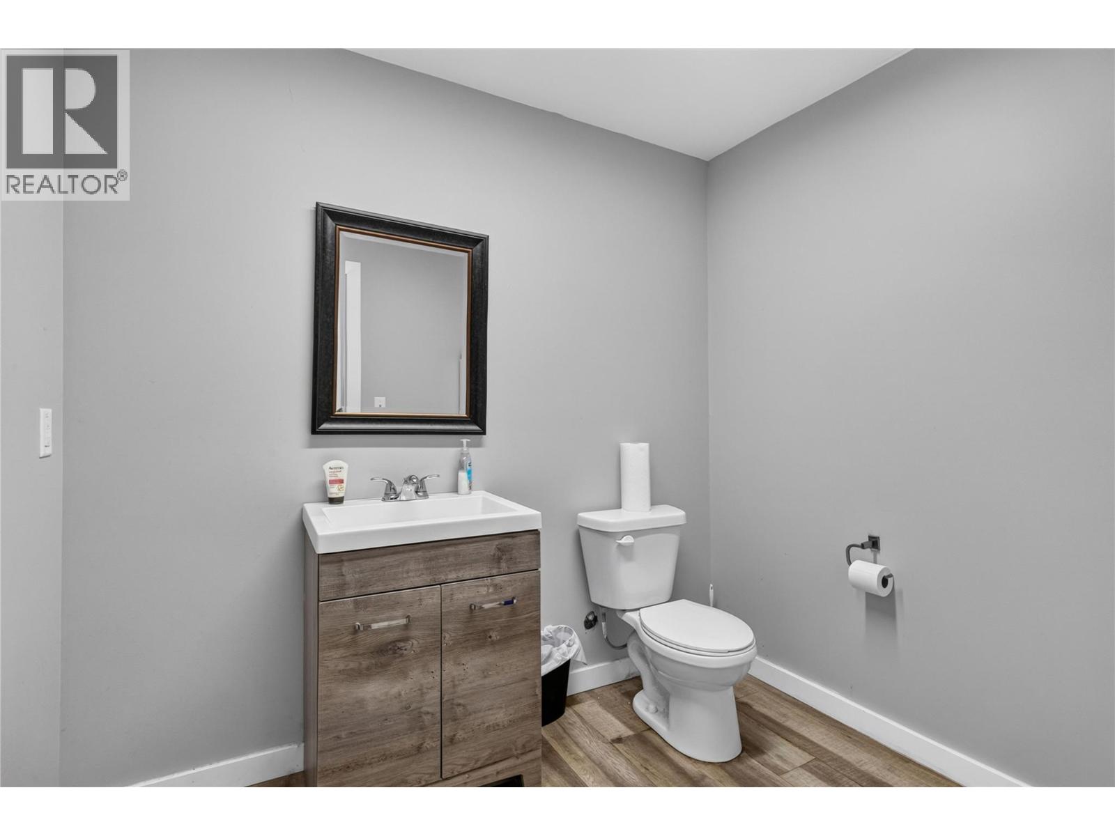  595 Carmi Avenue, Penticton - Image 1