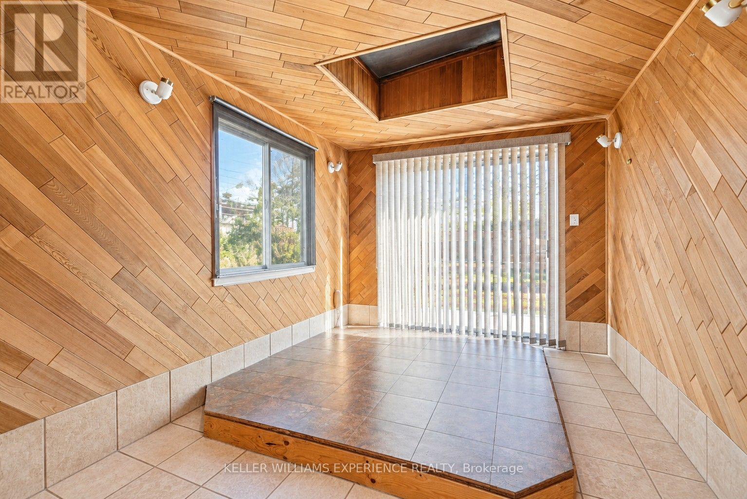 861 JOHN STREET - 20