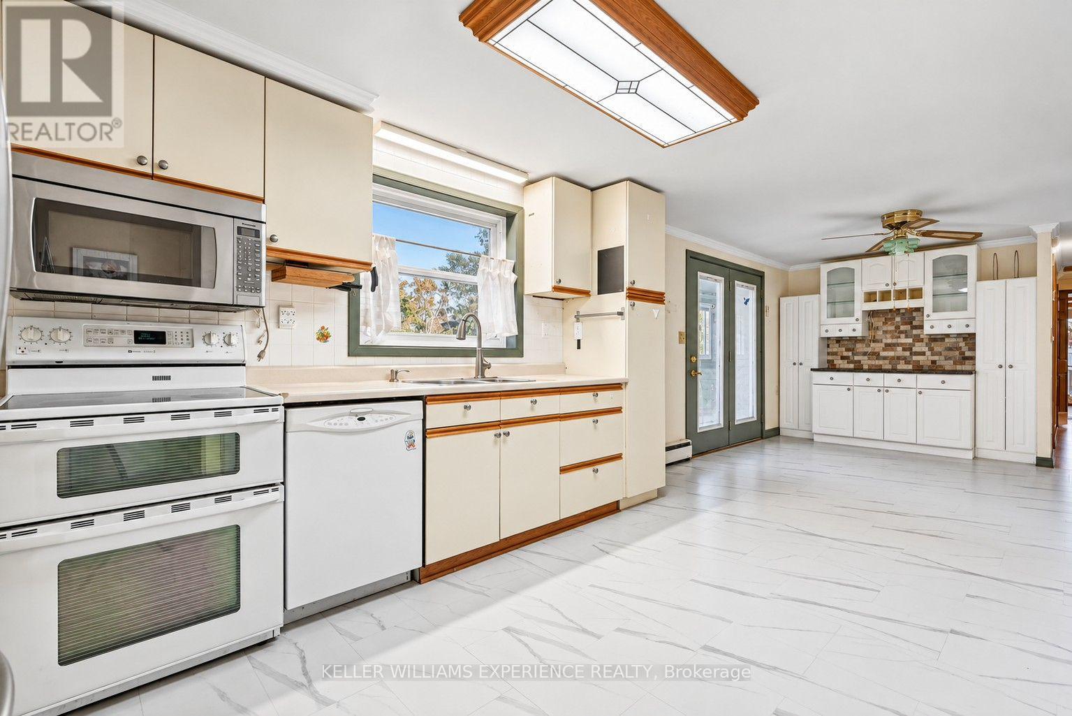 861 JOHN STREET - 29