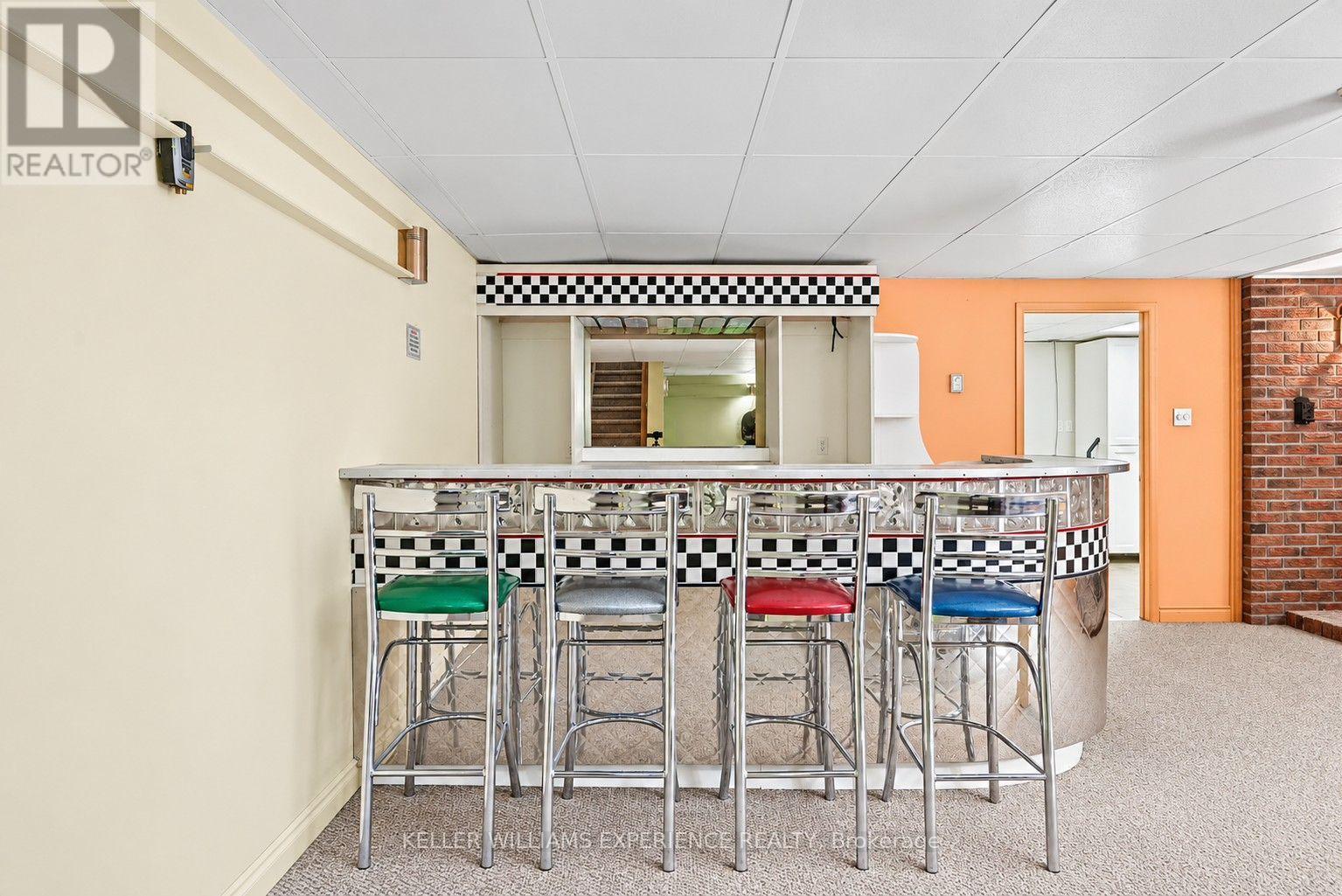 861 JOHN STREET - 40