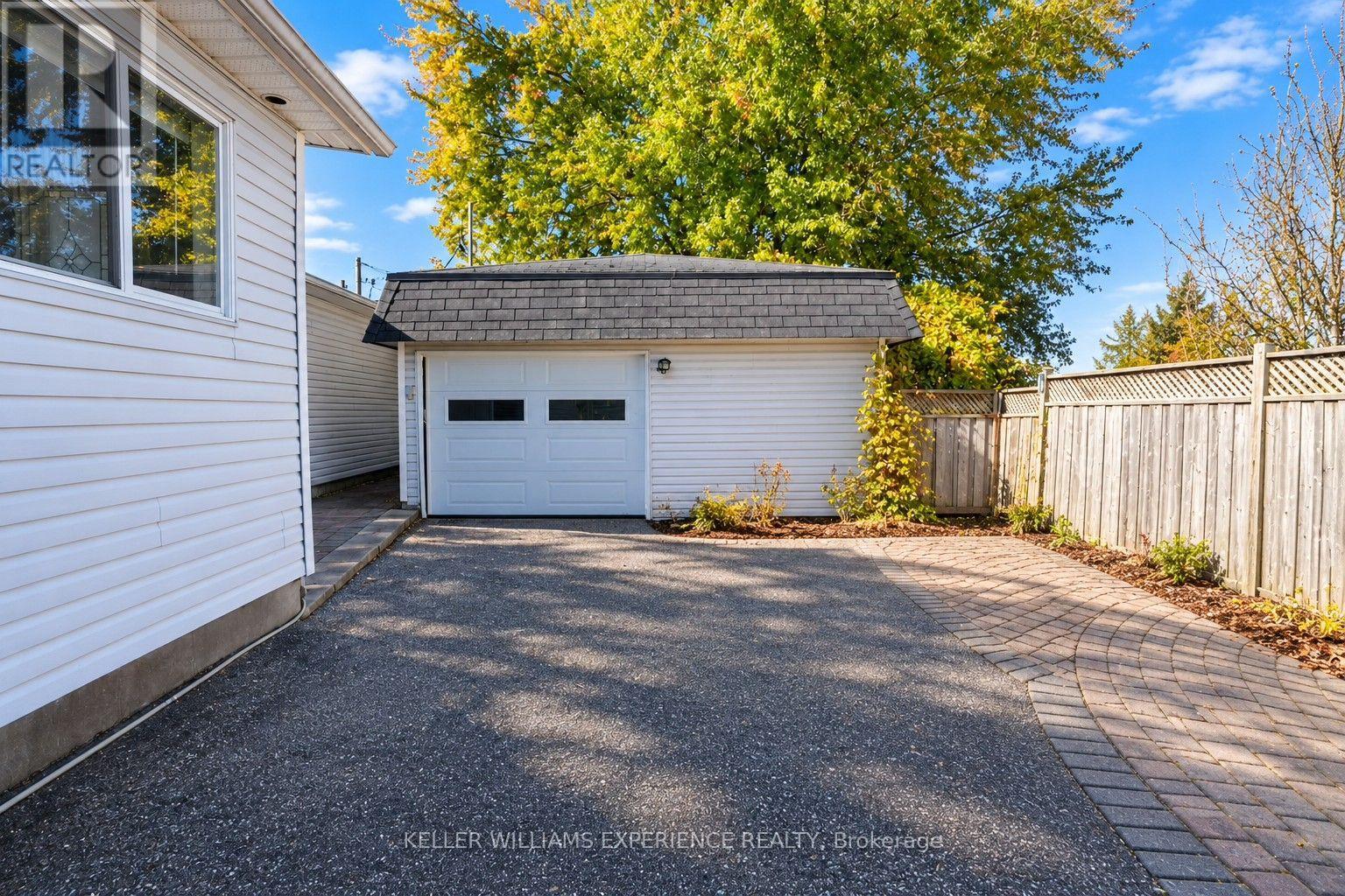 861 JOHN STREET - 5