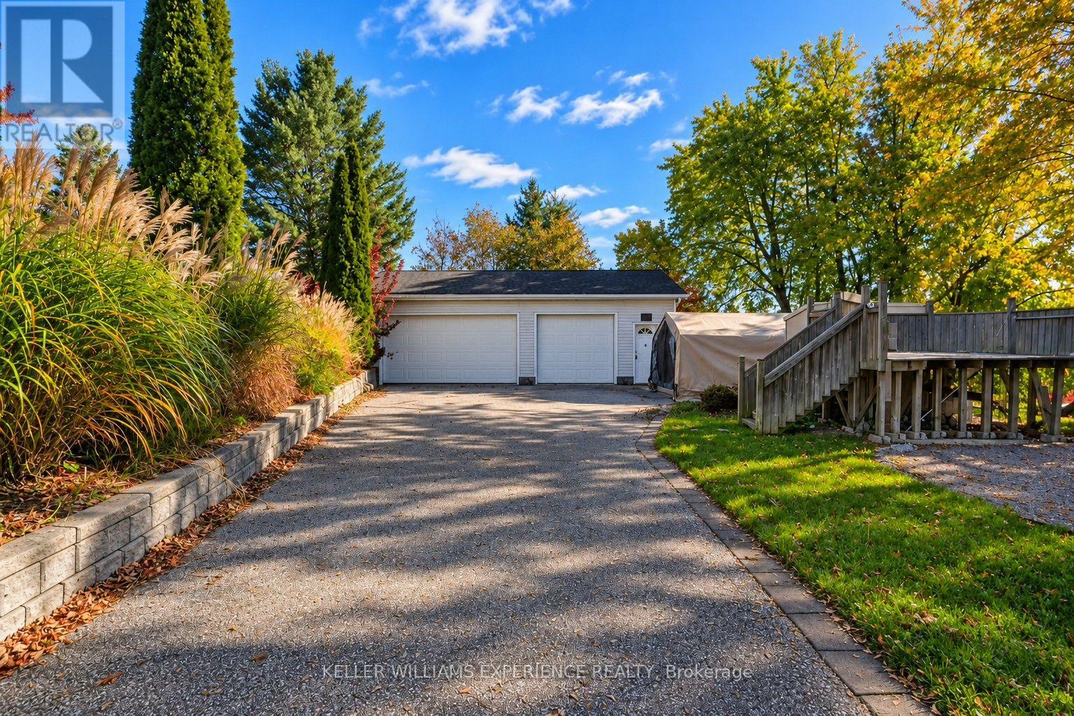 861 JOHN STREET - 6