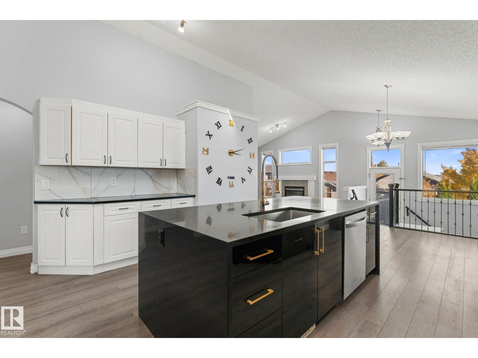 15407 47 St NW NW, photo 11
