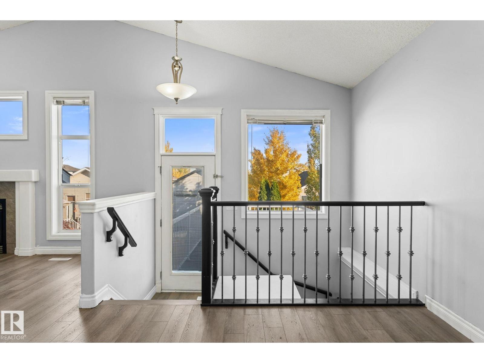 15407 47 St NW NW, photo 34
