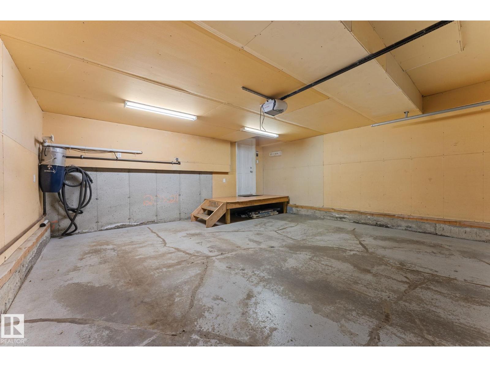 15407 47 St NW NW, photo 46
