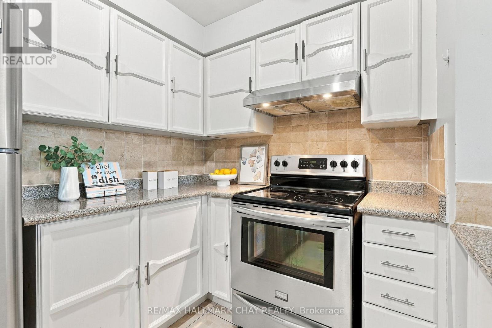 710- 150 Dunlop Street East, Barrie, ON photo 12