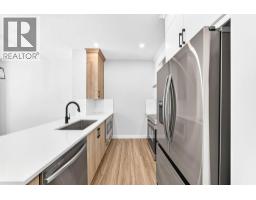 Kitchen - 1069 Bayview Crescent Sw, Airdrie, AB T4B5N8 Photo 7