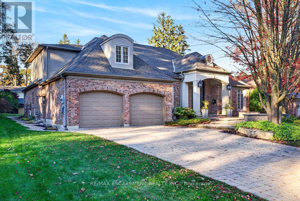9 Harrington Place, Hamilton, ON photo 1