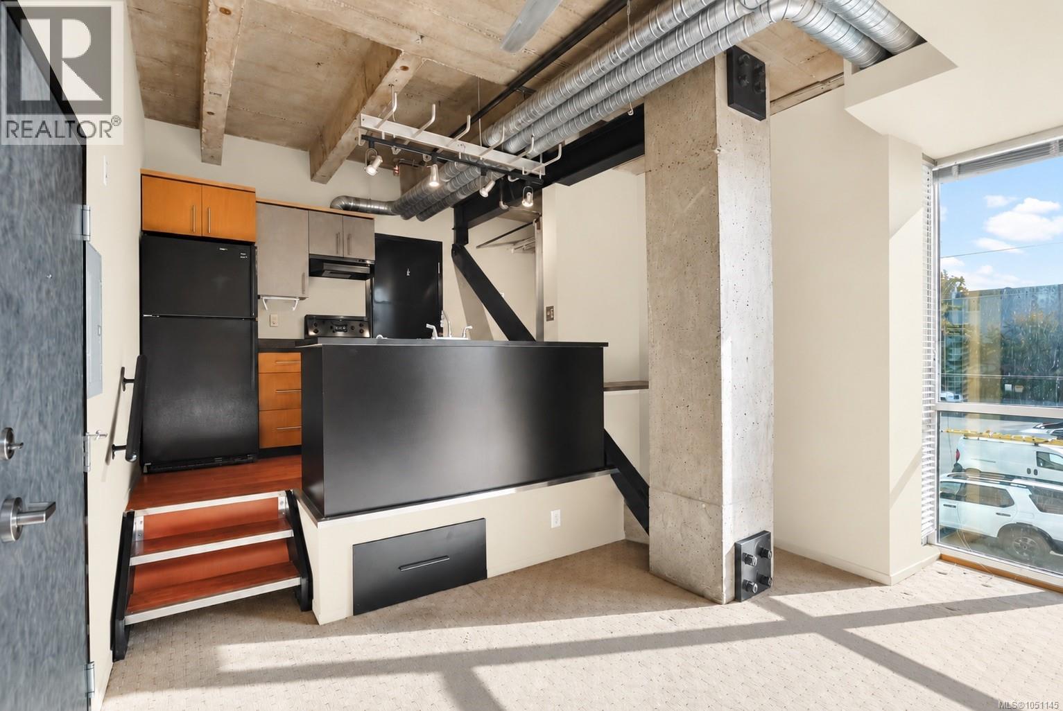 201 1061 Fort St, Victoria - Image 1