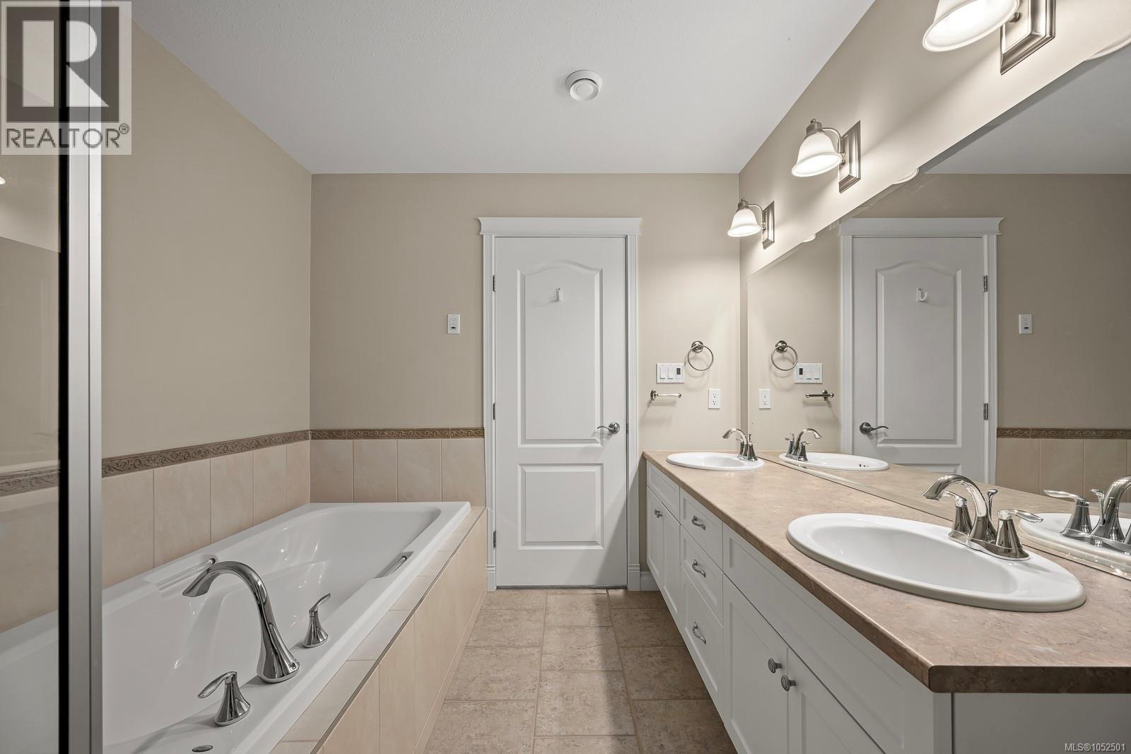112 44 Anderton Ave, Courtenay - Image 1