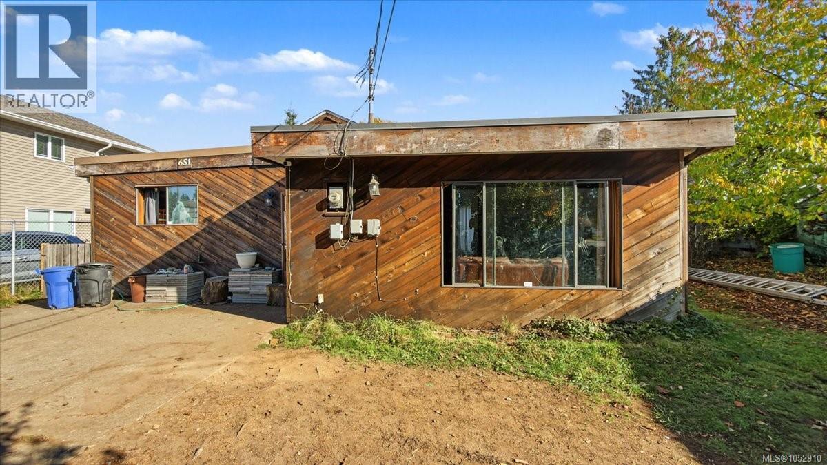 Property for sale at 651 Dogwood St