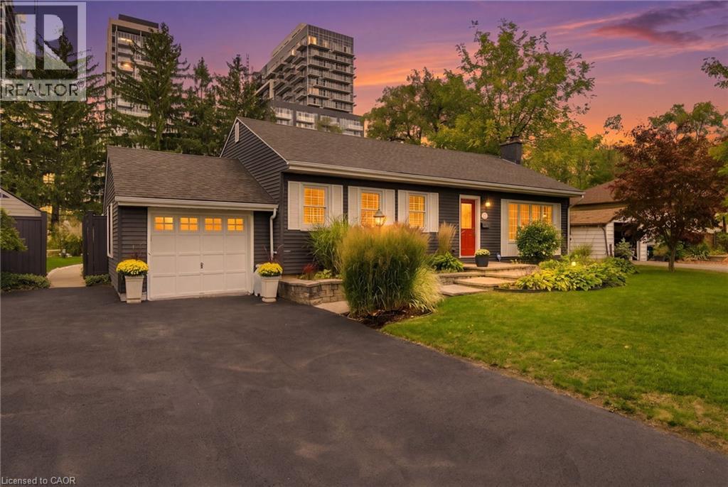 2101 EDINBURGH Drive, Burlington — photo 2