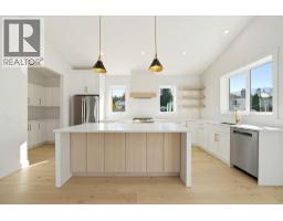 5pc Ensuite bath - 1080 9 Avenue Ne Unit# 2, Salmon Arm, BC V1E4A8 Photo 6