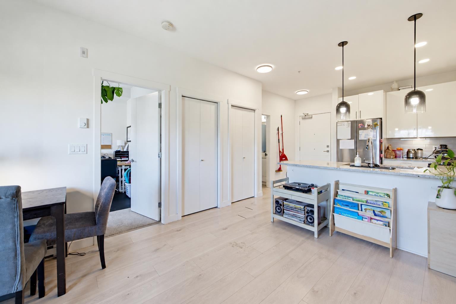 215 5504 BRYDON CRESCENT, Langley - Image 1