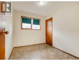 Bedroom - 6 Cayuga Crescent W, Lethbridge, AB T1K5H5 Photo 14