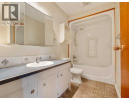 5pc Bathroom - 6 Cayuga Crescent W, Lethbridge, AB T1K5H5 Photo 12